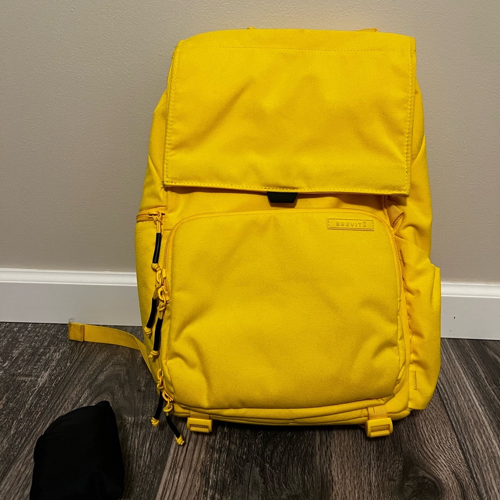 Brevitē Runner Backpack + Raincover
